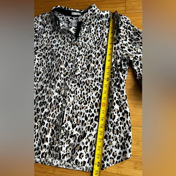 Chico's No Iron Linen Button Up Shirt Size 2 Leopard Print 3/4 Sleeve - Picture 9 of 11